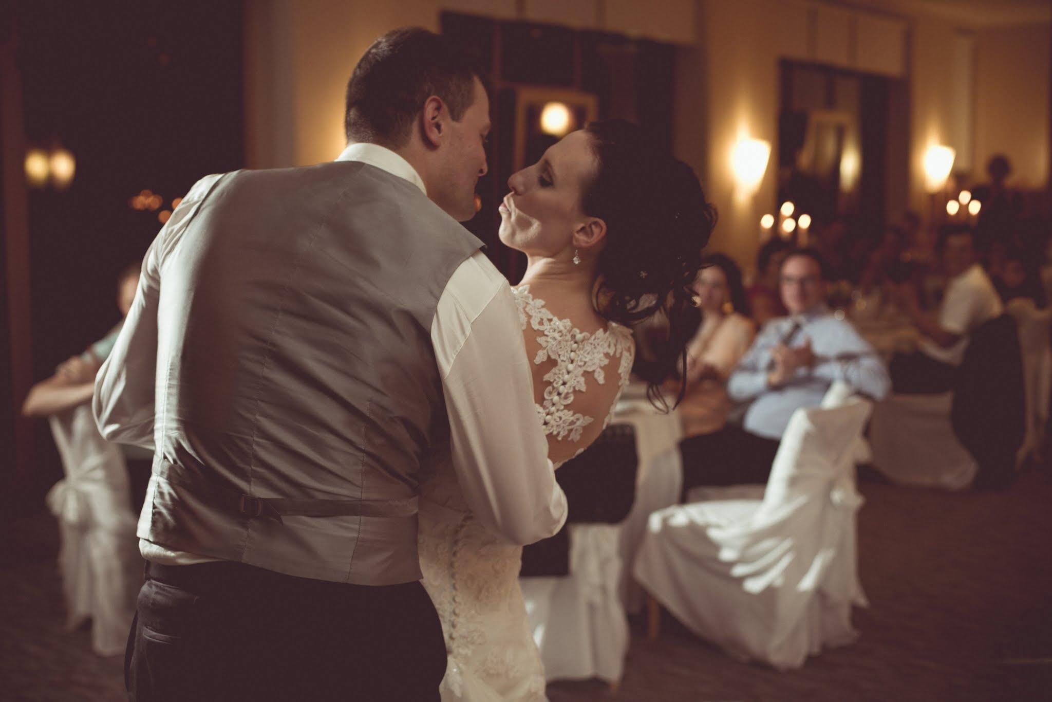 ajboljše poročne fotografije, naj poročni fotograf, fotograf za poroko, naj poroka, poročni prstani Wedding photographer slovenia, ugodna cena fotografiranja poroke